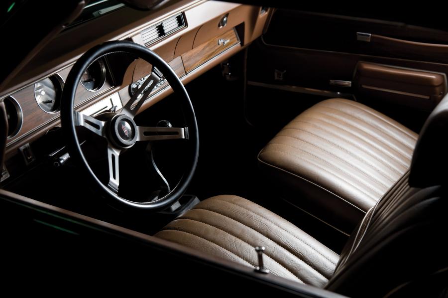 Интерьер Oldsmobile Cutlass Supreme 442 L75 Convertible 1972 года  (фото 2 из 18)